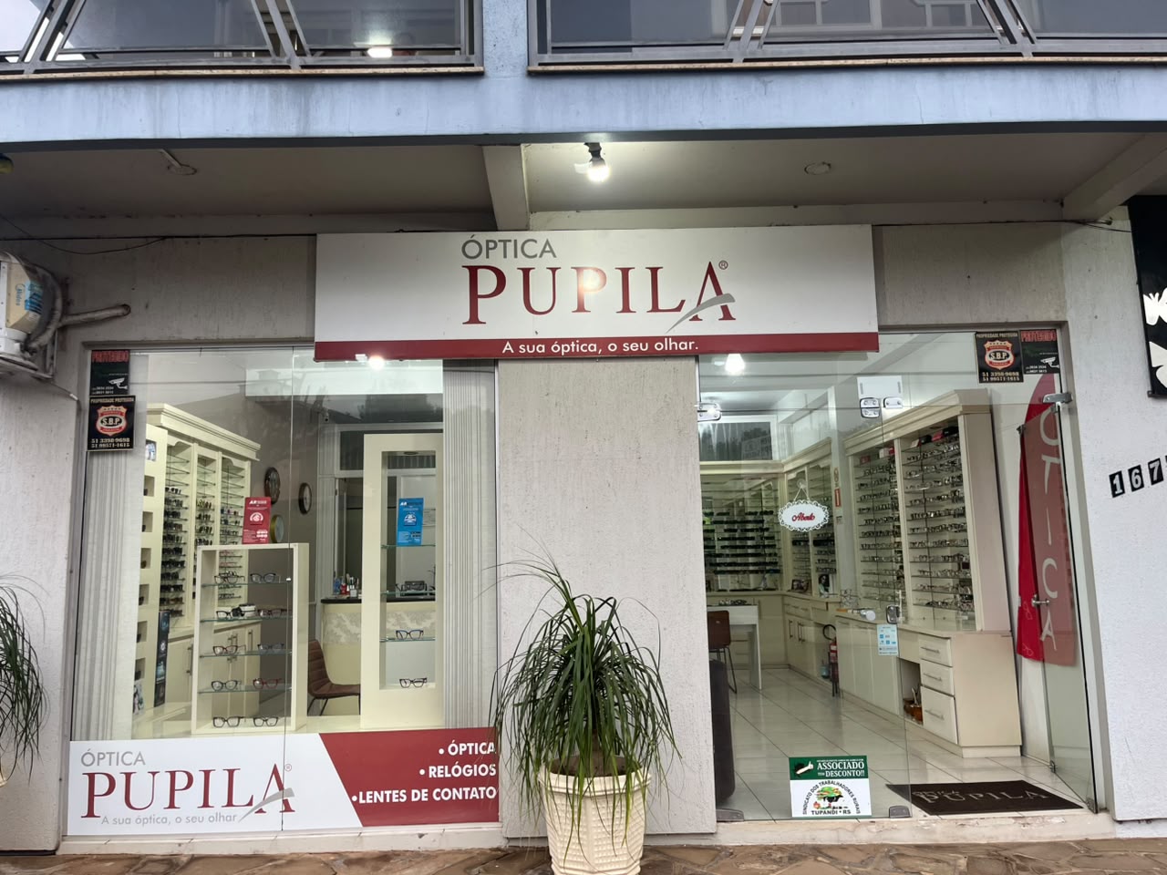 Fachada da Ótica Pupila Tupandi em Tupandi
